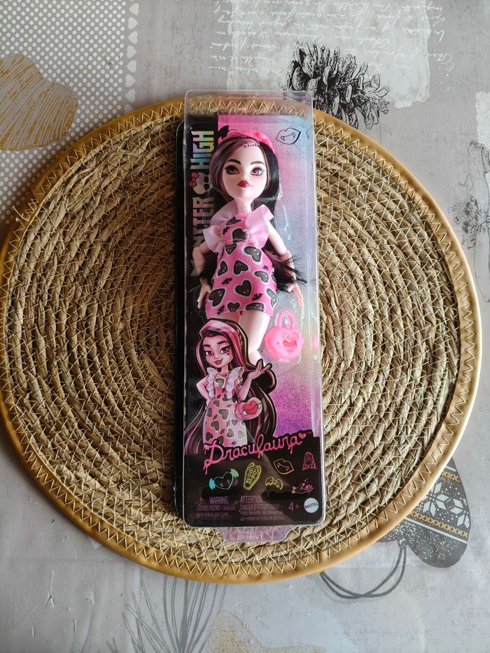 Draculaura Budget Doll