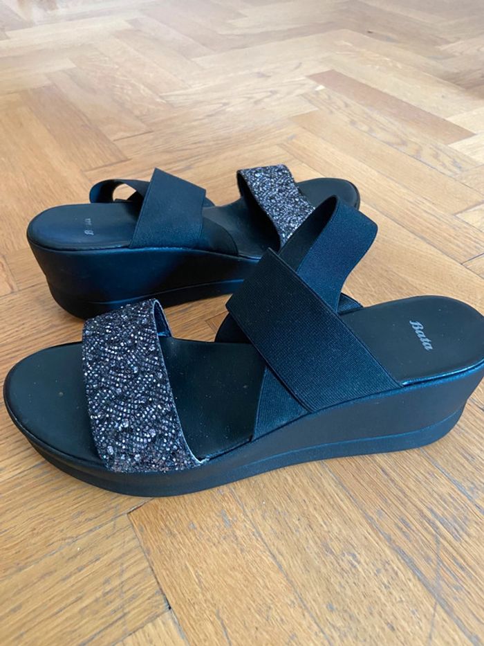 Sandales Bâta noir platform 3 cm talon 6 cm très légère taille 39 mit 1 fois - photo numéro 2