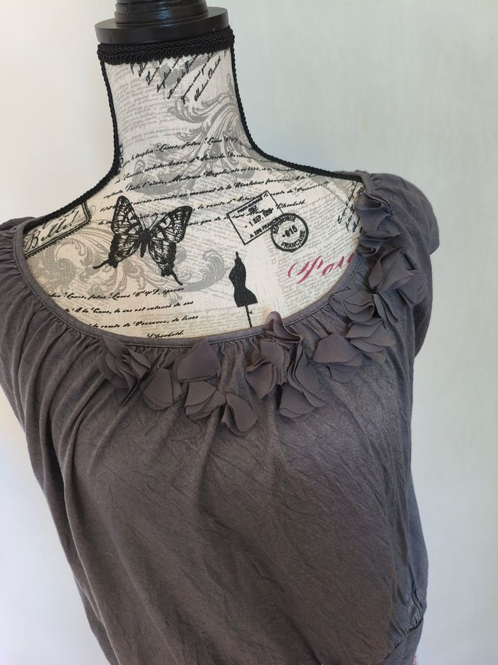 🌸Top gris anthracite H&M à fleurs🌸 - photo numéro 3