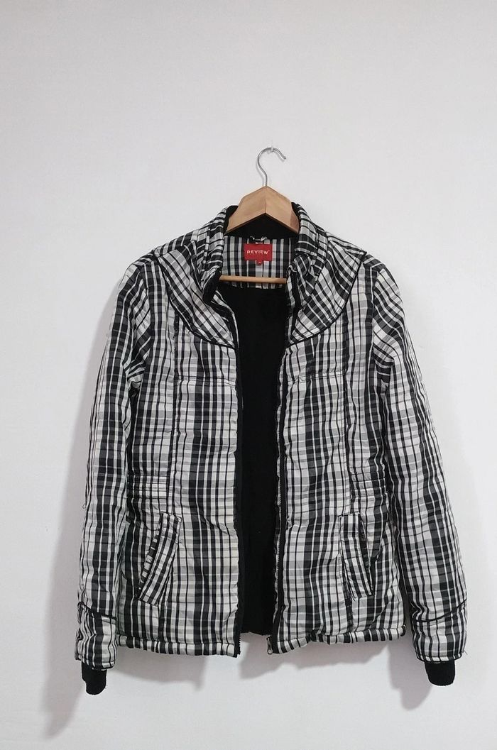 Veste à carreaux noirs et blancs