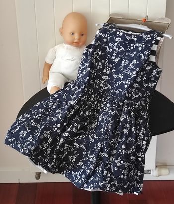 👗 Robe réversible fille 8 ans – marine & blanc – très bon état