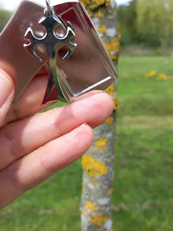 Pense chic religieux en forme de plaque ouvrante avec une croix dessus - photo numéro 5
