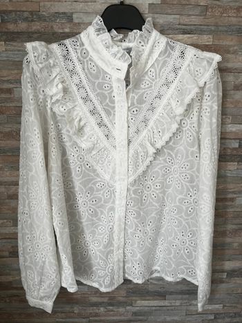 Chemise blanche à volants