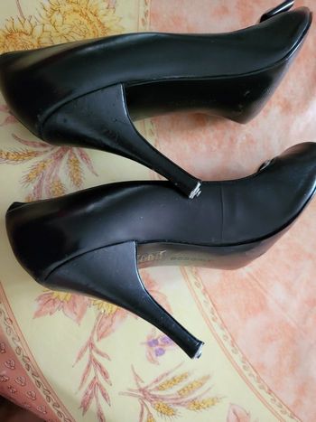 Escarpin noir cuir t 37 BCBGIRLS