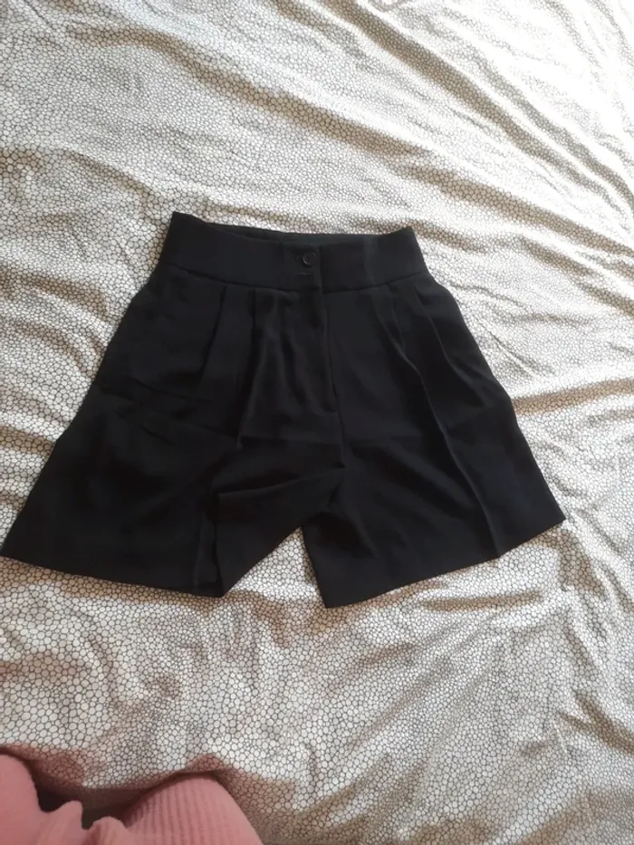Short noir