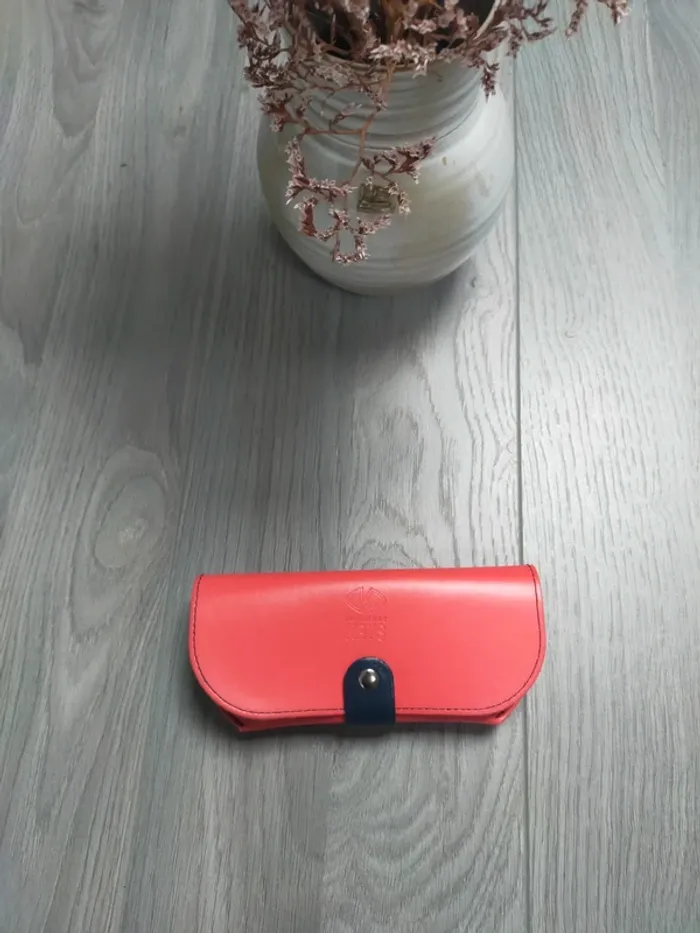 Boite à lunette rouge Kiss Signature Krys