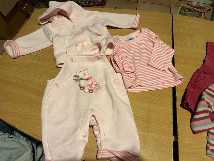 Lot de +20 vêtements taille 3 mois - photo numéro 9