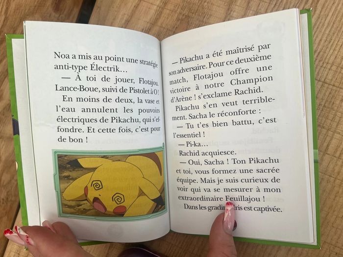 Livre le combat de Sacha la bibliothèque verte Pokémon hachette noir et blanc - photo numéro 3