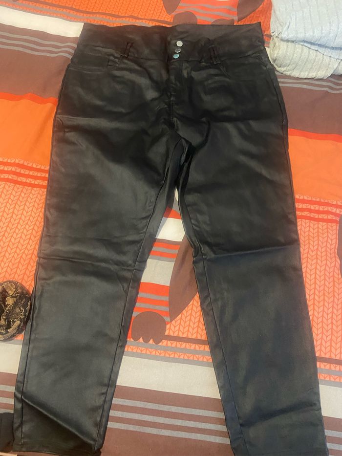 Pantalon élastique imitation cuir noir - photo numéro 2