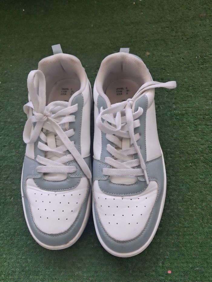 Basket vert et blanc