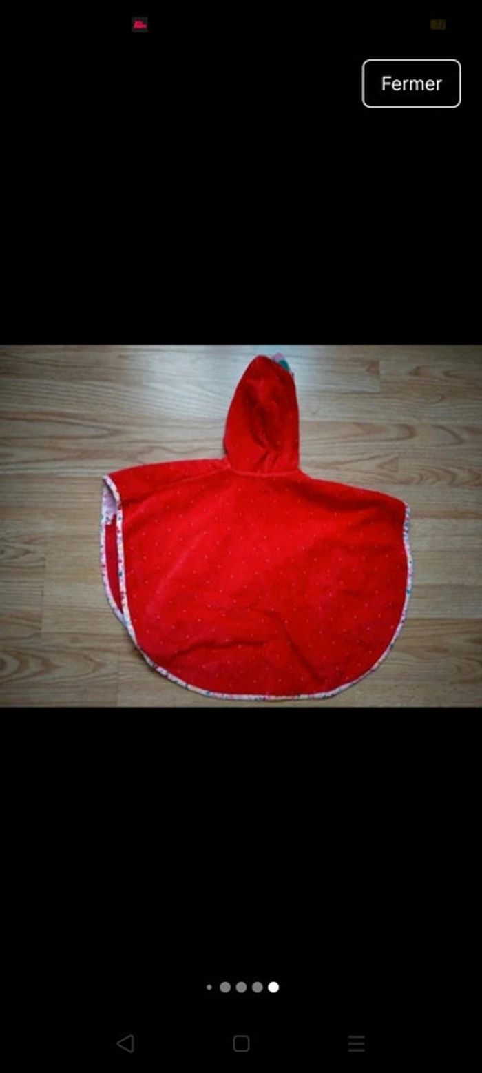 sortie de bain - poncho piscine. Rouge. Fille.  Sergent major. 
Taille unique - photo numéro 10