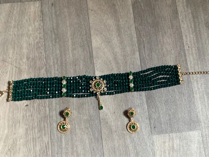 Collier ras de cou et boucle vert - photo numéro 2