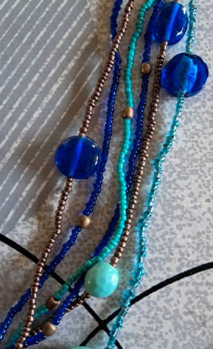 Collier long NEUF avec perles bleues vertes et dorées - photo numéro 7