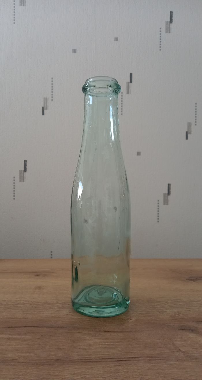 Bouteille de lait ancienne en verre soufflé. - photo numéro 3
