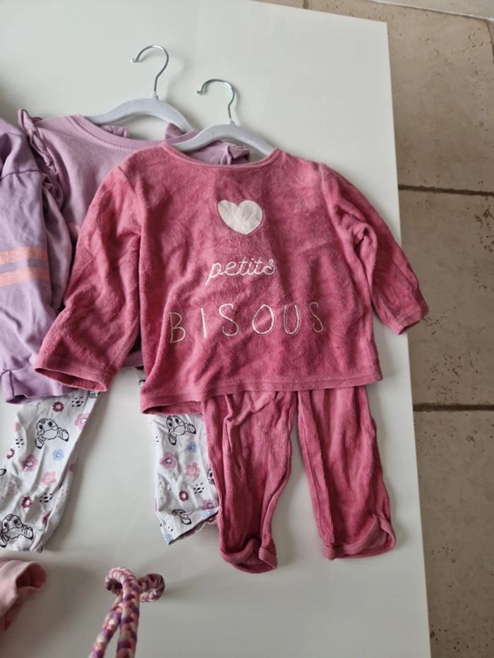 Lot pyjama et ensemble 24 mois - photo numéro 3