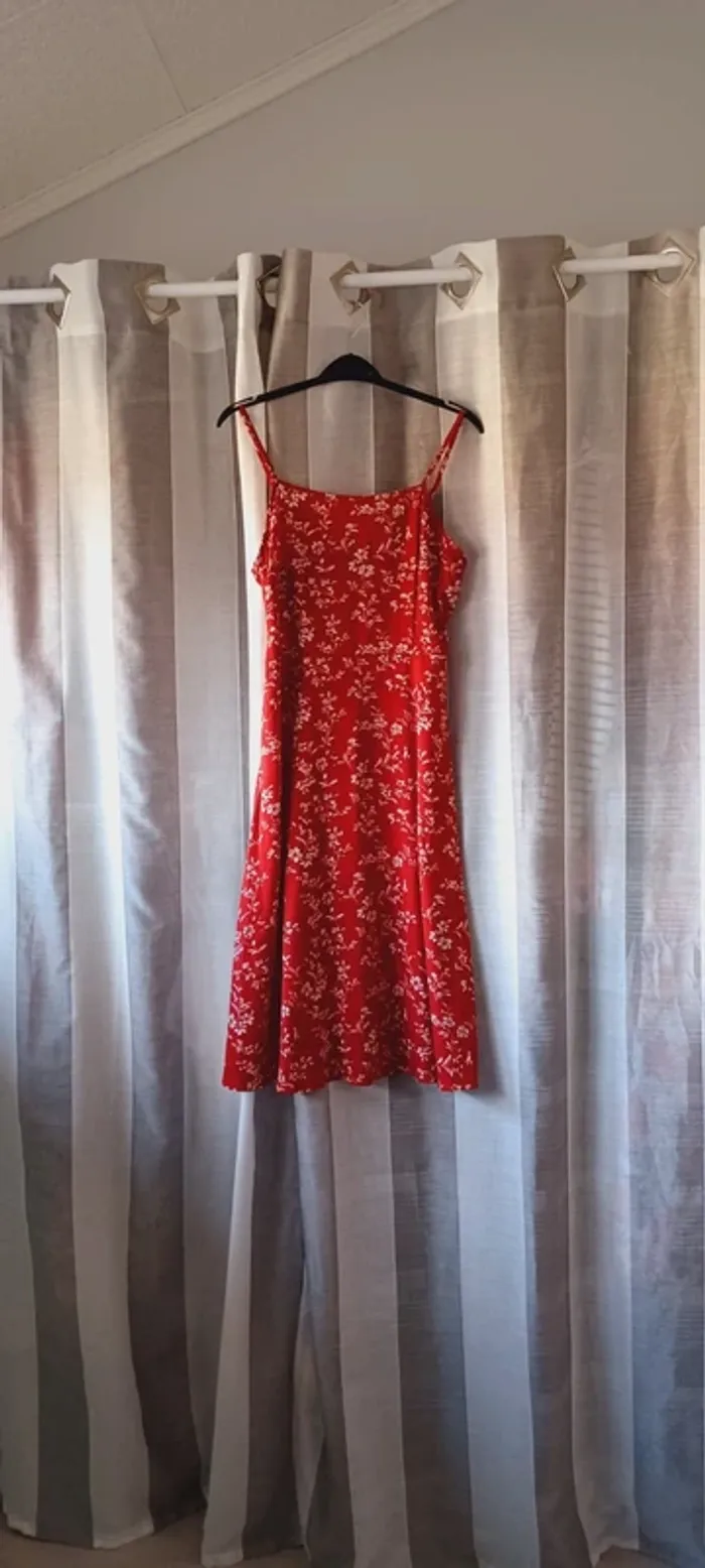 Robe rouge femme Shein, motif fleuri, avec fermeture eclair derrière, taille M