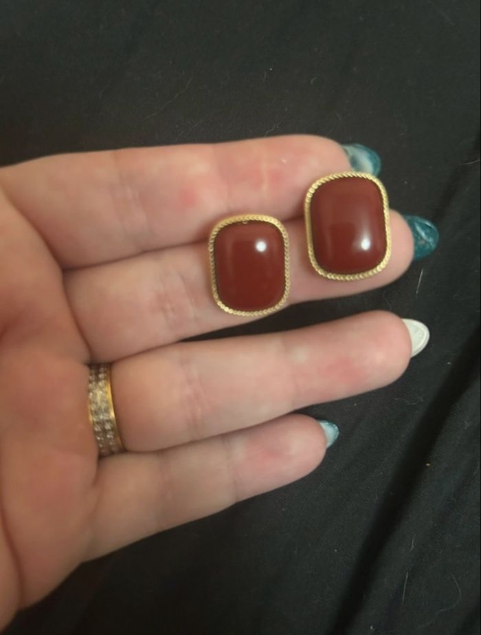 Boucles d’oreilles NEUVES pour femme couleurs bordeaux et doré - photo numéro 3