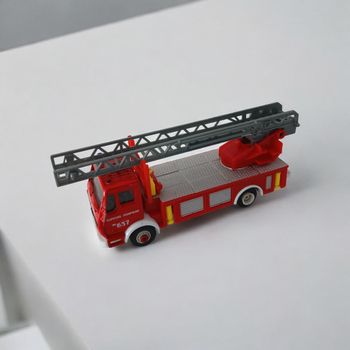 Camion de Pompiers Miniature Mercedes Sapeurs-Pompiers - Welly