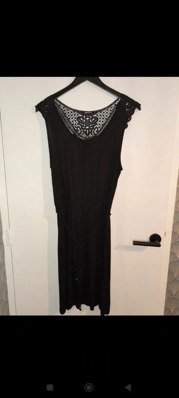 Robe noir dos dentelle avec ceinture fine