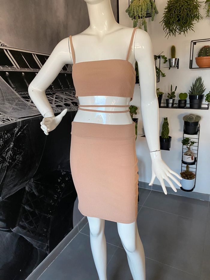 Robe près du corps