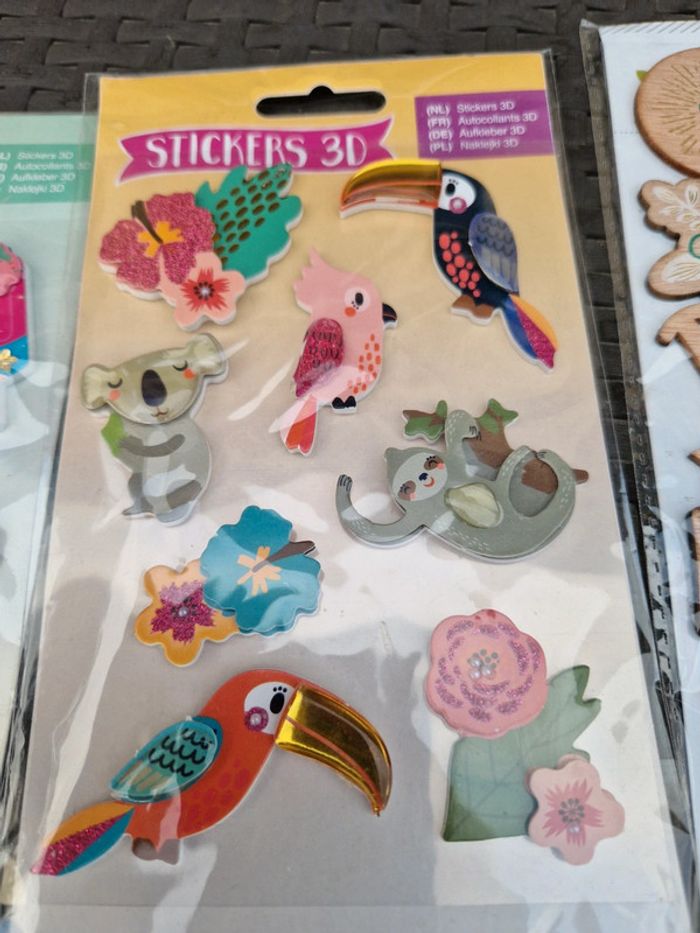 Lot de 5 paquets de stickers neufs en reliefs - photo numéro 5