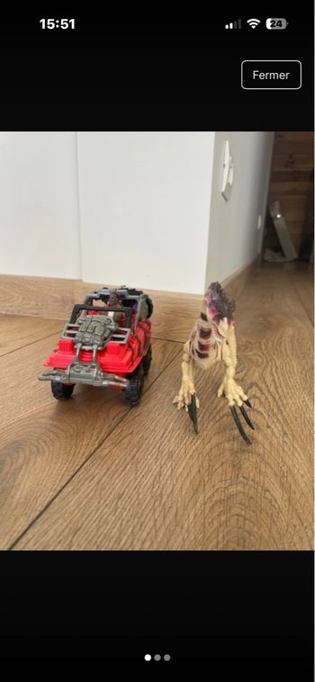 Voiture avec dinosaures 