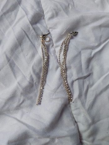 Longues boucles d'oreilles en strass