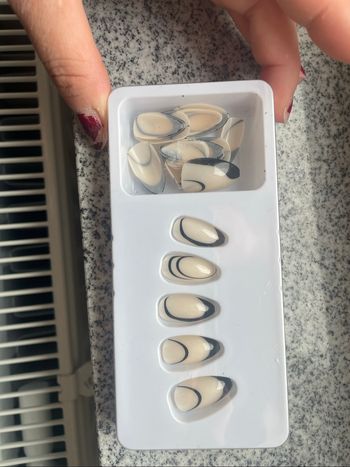 Lot de 7 modèles de faux ongles à coller