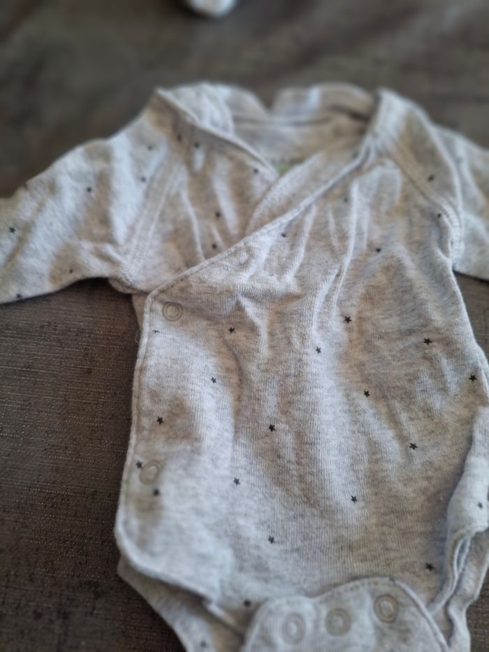 Vends 10 Bodys naissance garçon bébé - photo numéro 2