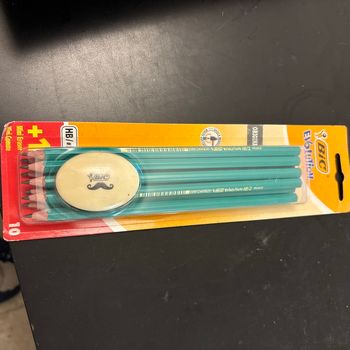 Crayon HB + gomme bic