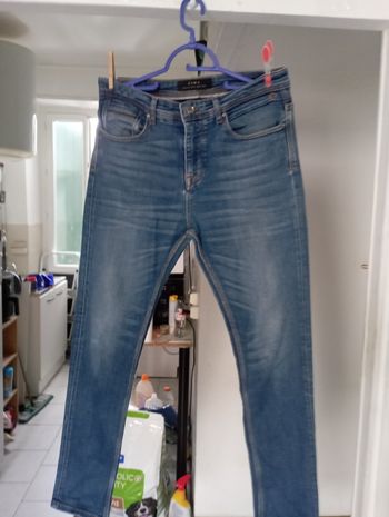Jeans Zara taille 42 bleu .