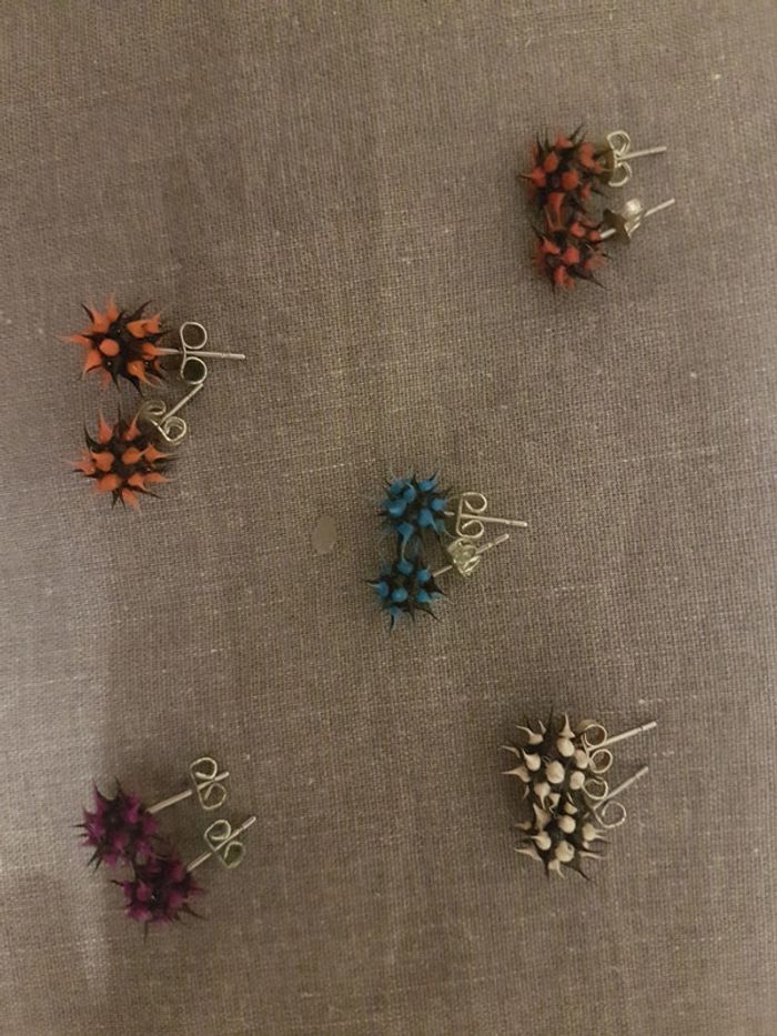 Lot de petites boucles d'oreille