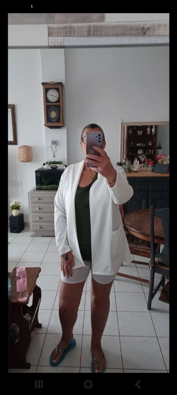 Très jolie veste femme T U