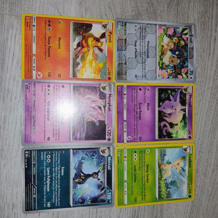 Carte pokémon Evoli mentali leafeon pyroli nymphali et noctali