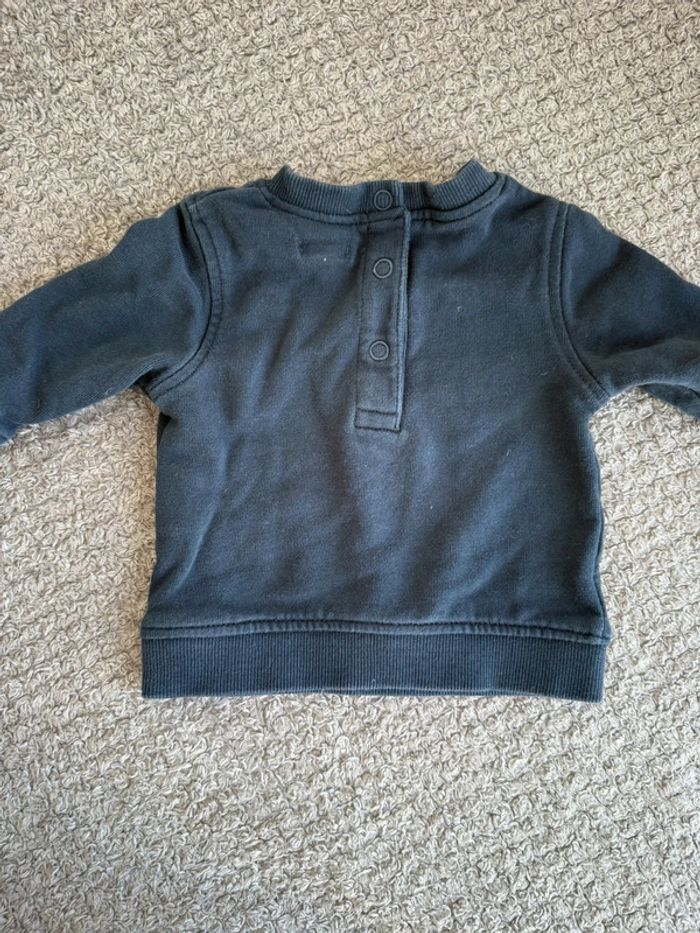 Pull noir (3mois) - photo numéro 2