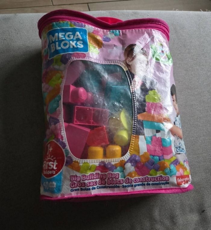Mega blocks