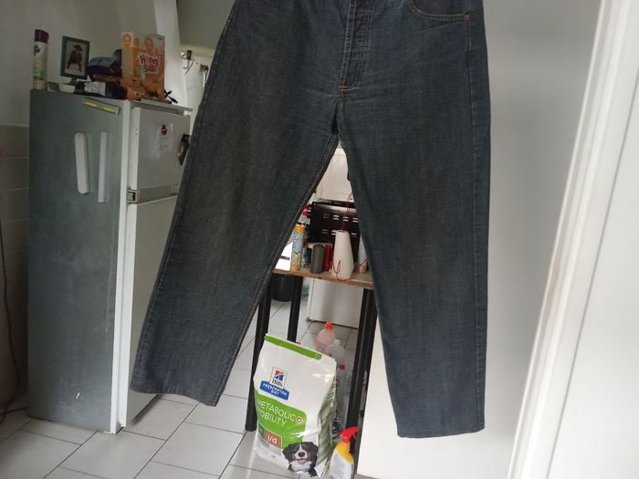 Jeans Levi's strass taille 46 très jolie Jean  0 des faux - photo numéro 2