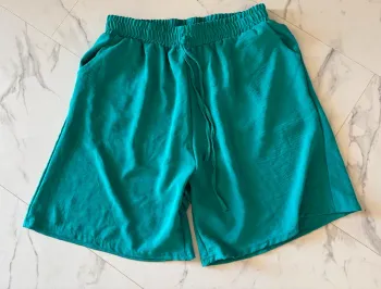 Joli short turquoise T. 44 femme TBE