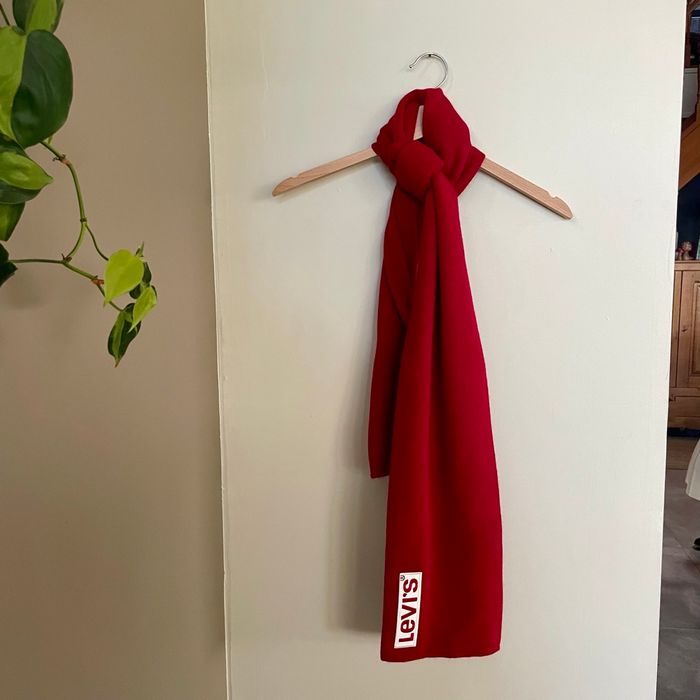 Écharpe Levi’s rouge vif unisexe en maille côtelée Logo brodé 100% acrylique Made in Italy V068 - photo numéro 2