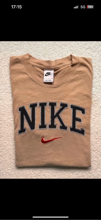 T-shirt Nike vintage beige logo brodé Swoosh rouge