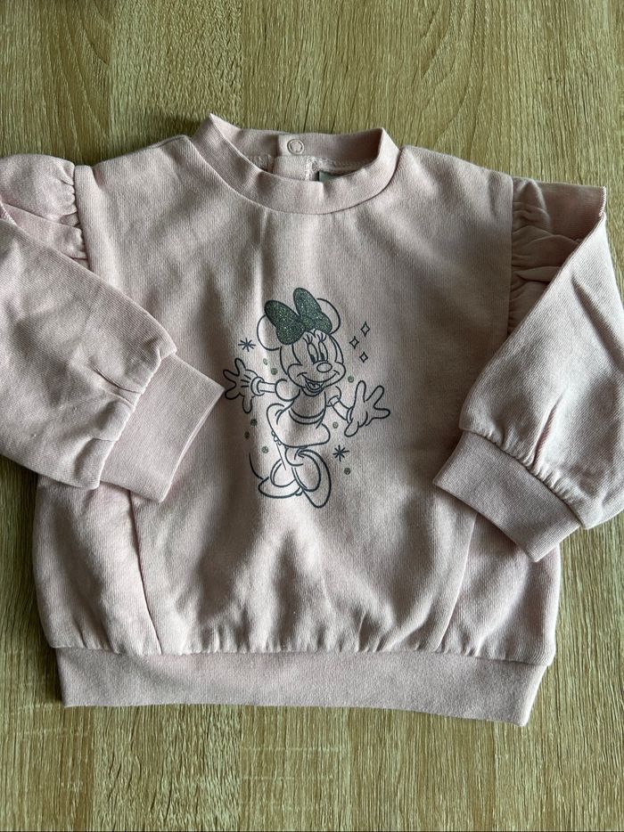 Lot pull Disney et 1 veste obaibi - photo numéro 6