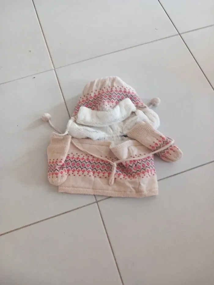 Ensemble bonnet, gants, tour de cou