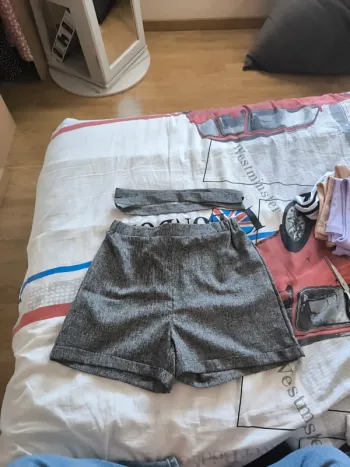 Short gris avec lacet