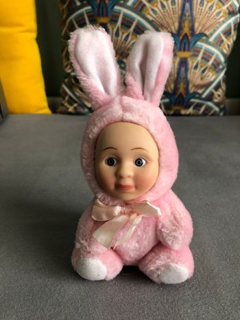 Peluche poupée lapin