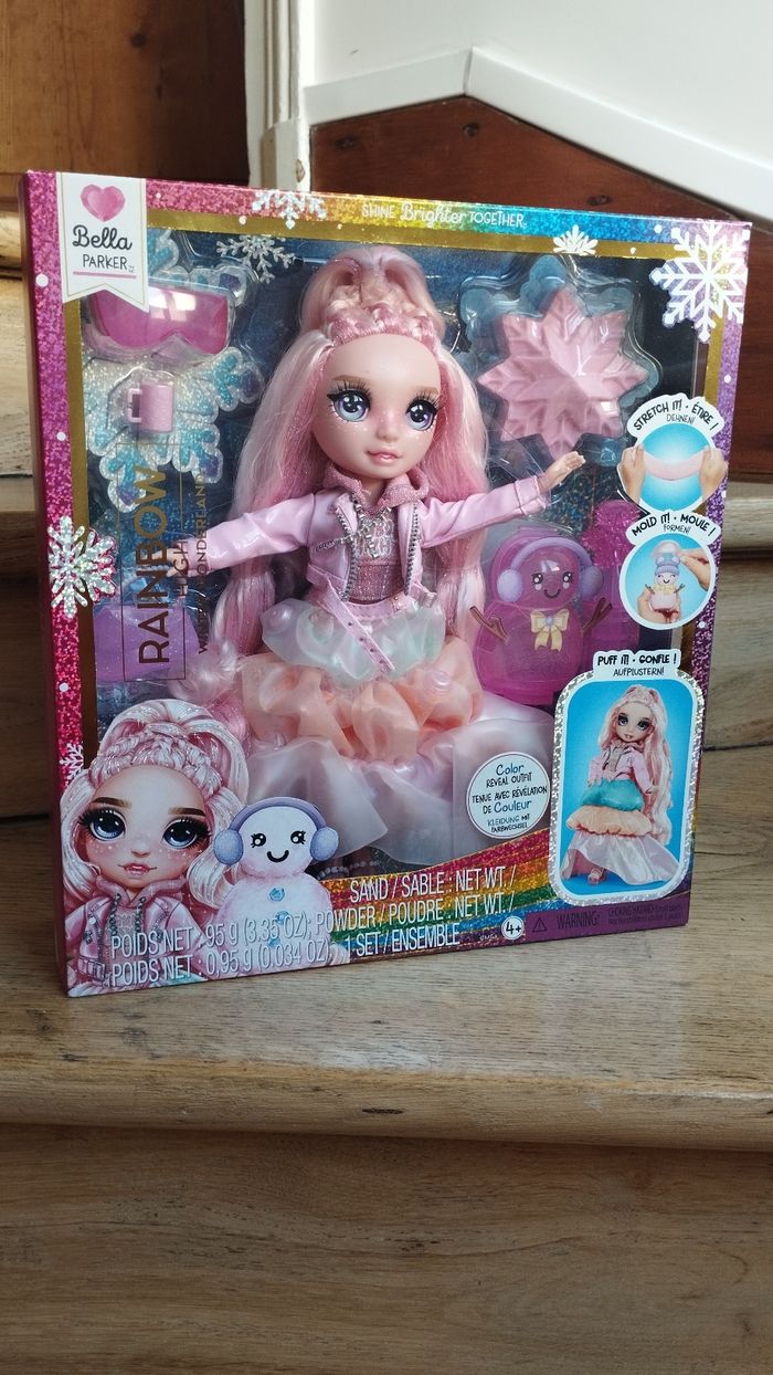 Bella rainbow high