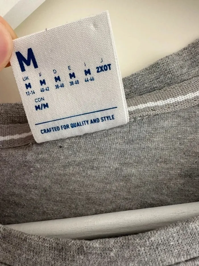 Tshirt gris reebok femme taille M , très bon état - photo numéro 4