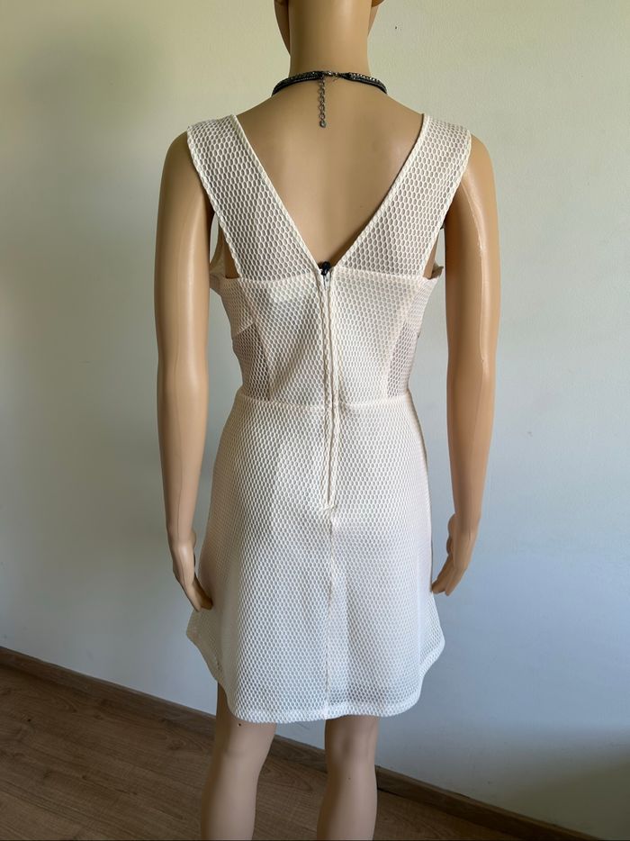 Robe crème neuve sans manches Naf Naf taille 40 (valeur 65€) - photo numéro 5