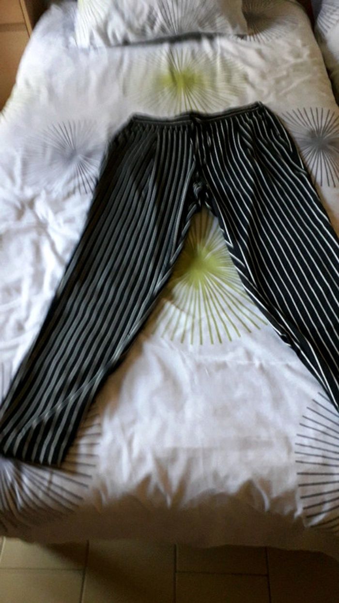 Pantalon rayé noir blanc stradivarius.