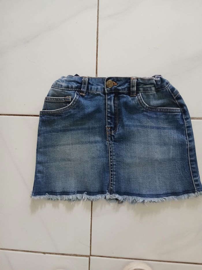 Jupe jean fille taille 9/10 ans marque mango couleur bleu