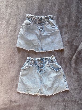 Lot de deux jupes Zara pour Jumelles taille 18 mois en très bon état